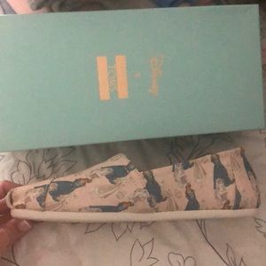 NIB - 7.5 women Tom’s -Disney Sleeping Beauty